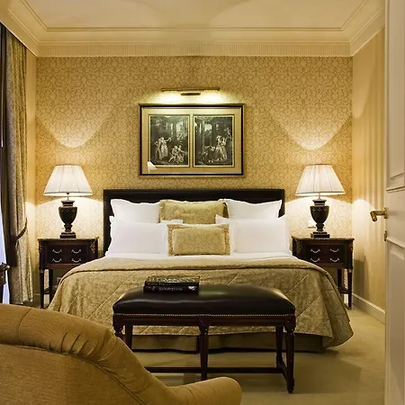 Hotel Francois 1er Parigi