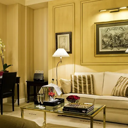 Hotel Francois 1er Parigi