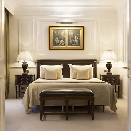 Francois 1er Hotel 4*