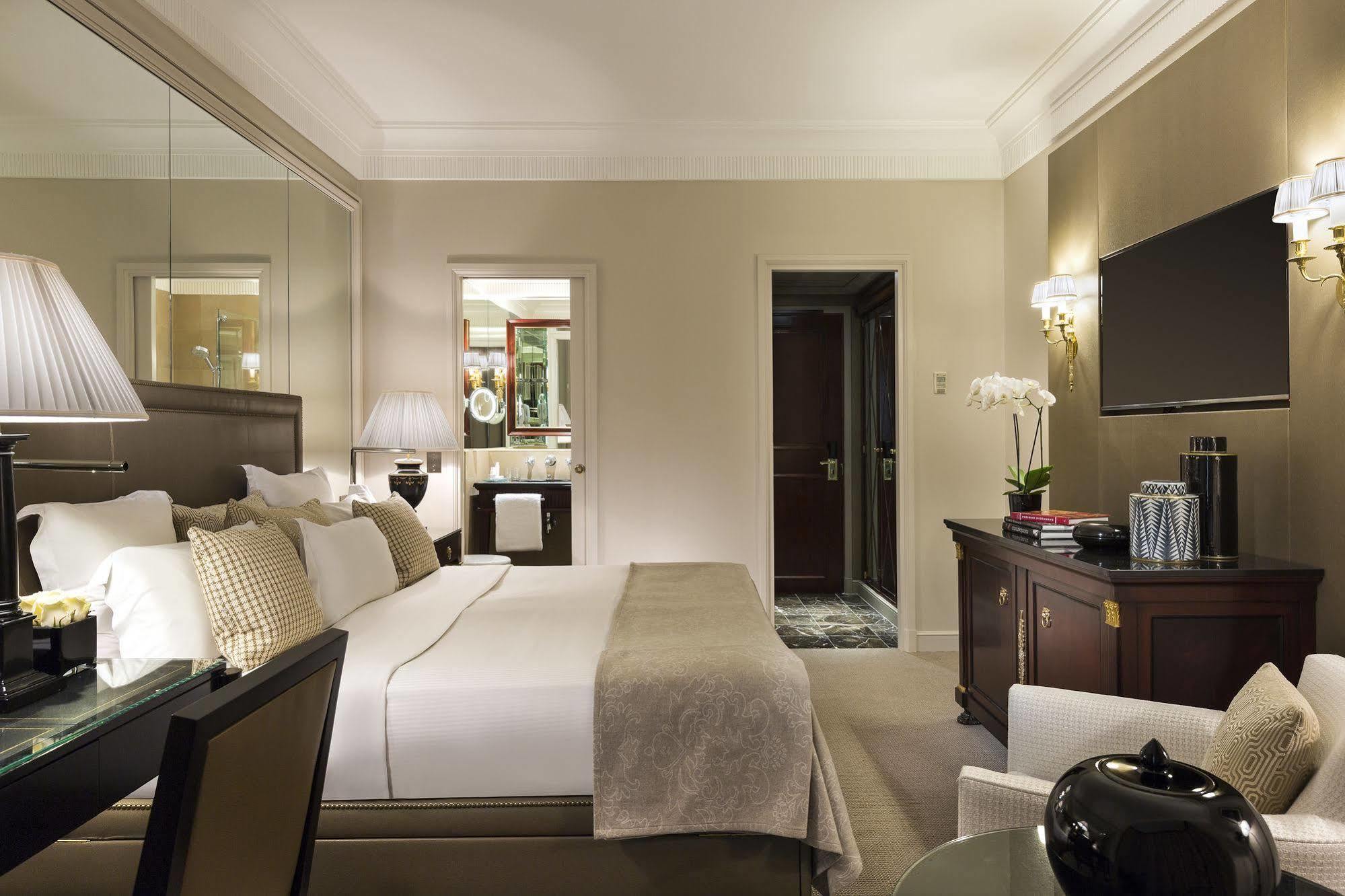 Hotel Francois 1er Parigi